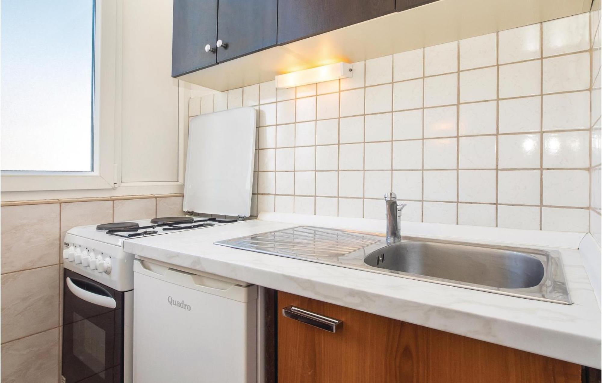 Amazing Apartment In Split With Kitchen Kültér fotó