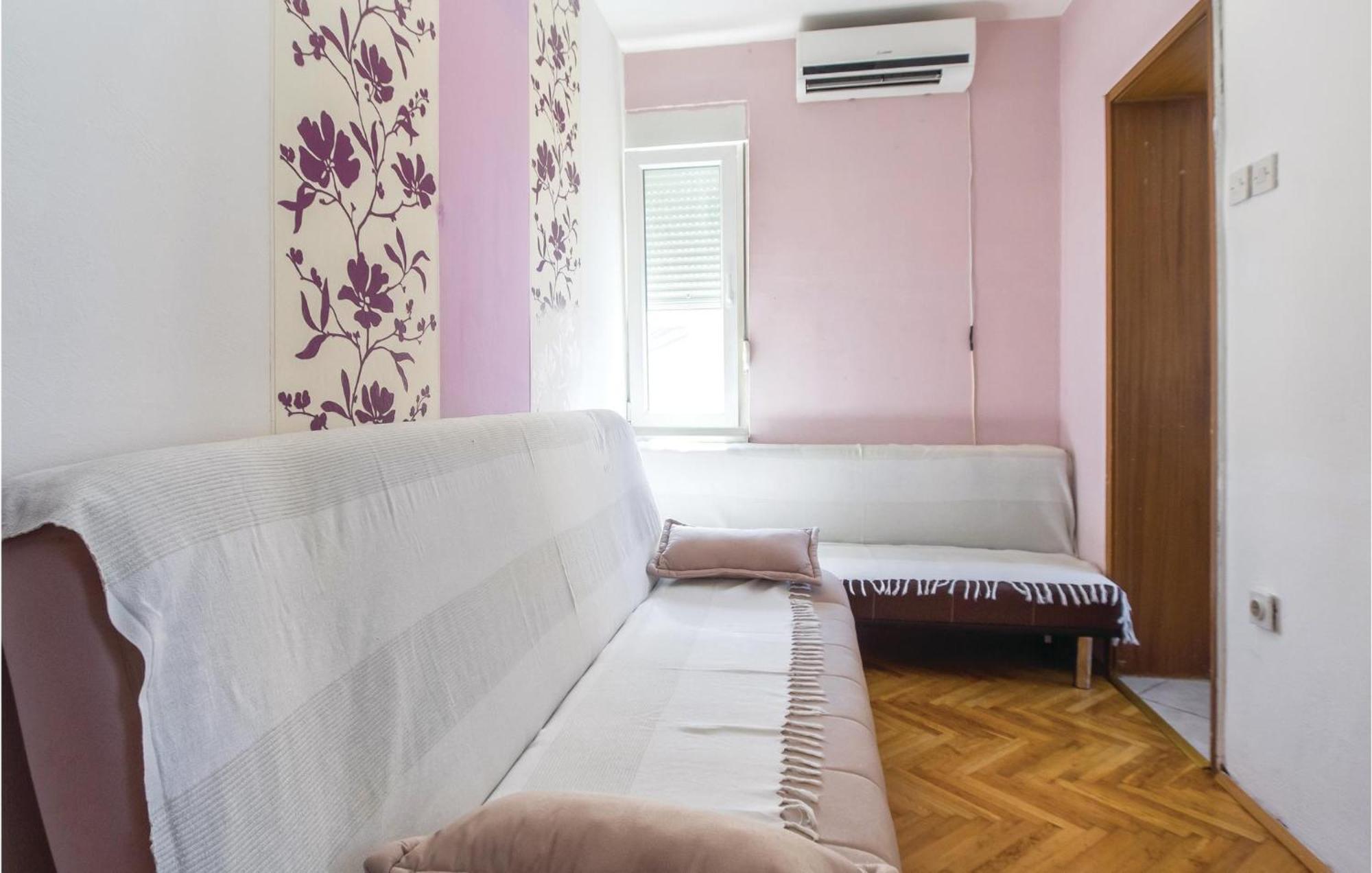 Amazing Apartment In Split With Kitchen Kültér fotó